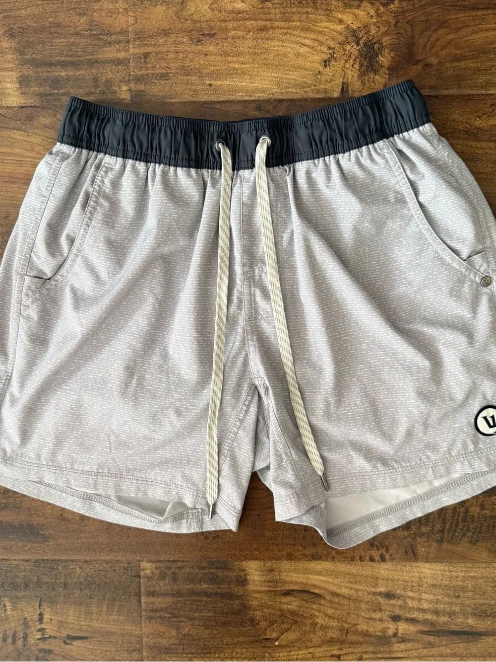 Vuori Kore Shorts - Men's Size Small Platinum Lined 5” - Picture 1 of 5